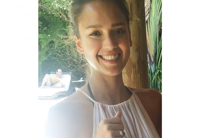 SPOTTED: JESSICA ALBA IN THE TALIA NAOMI WHY SO SERIOUS CHAIN RING