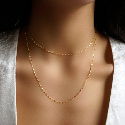 SHIMMERING LONG CHAIN YELLOW GOLD